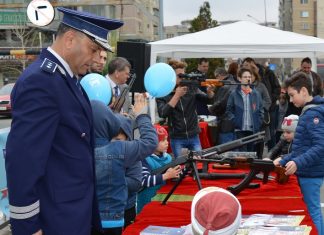 Expoziţie inedită de Ziua Poliției, în parcarea River Plaza Mall din Râmnicu Vâlcea – VIDEO