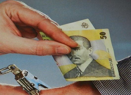 Flagrant în Corabia: 6 bărbați reținuți pentru șantaj, furt și violare de domiciliu