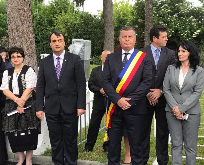Forian Marin, prefectul județului Vâlcea, a participat la Ceremonia Militară și Religioasă organizată cu prilejul Zilei Eroilor