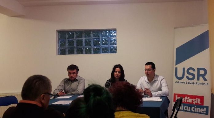 Educația la nivel local și problemele legate de aceasta, subiectul principal al unei dezbateri organizate de USR Vâlcea