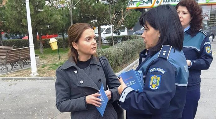 Activitate preventivă desfășurată de polițiștii doljeni în parcarea unui centru comercial situat pe Calea Severinului din Craiova