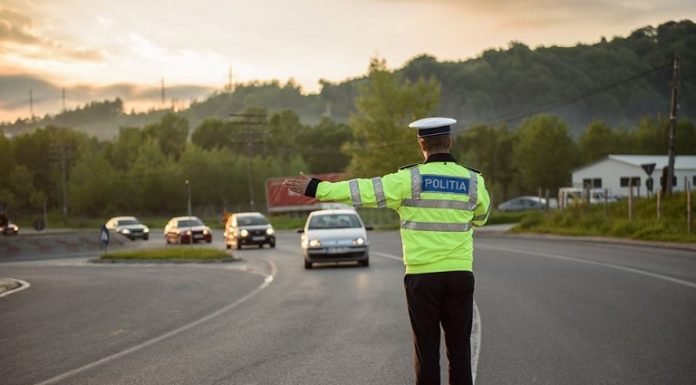 Șofer din Mălaia, depistat sub influența băuturilor alcoolice la volanul unui microbuz școlar