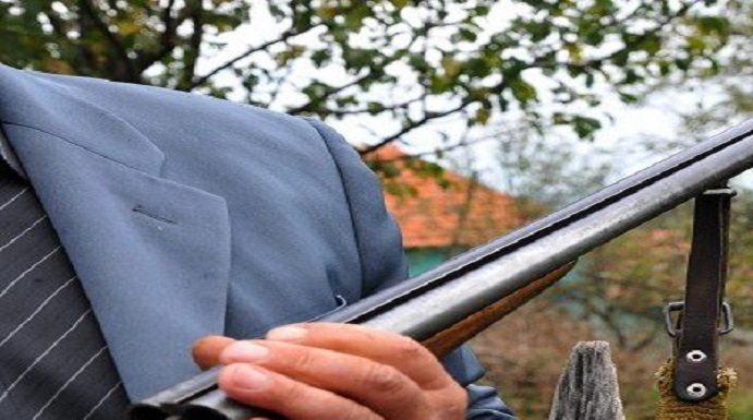 Dolj: Arme confiscate de la doi bărbați din Craiova și Breasta, bănuiți de braconaj