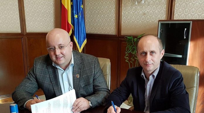 Contracte semnate la MDRAPFE de Preşedintele CJ Vâlcea, Constantin Rădulescu, pentru modernizarea a încă trei dumuri judeţene