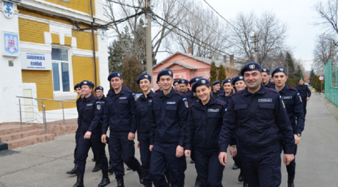 Elevi în practică la Jandarmeria Olt