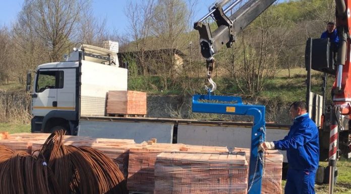 Vâlcea: Au sosit primele materiale pentru reconstrucția caselor din Golești