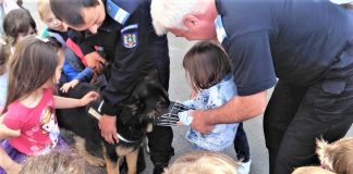 Preșcolari de la Grădiniţa ION CREANGĂ din Slatina, în vizită la Jandarmeria Olt