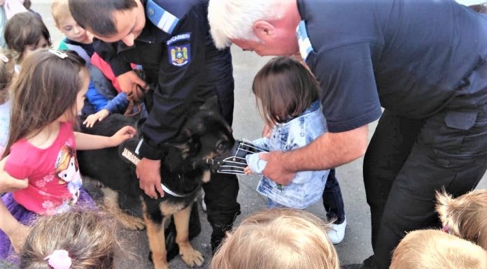 Preșcolari de la Grădiniţa ION CREANGĂ din Slatina, în vizită la Jandarmeria Olt