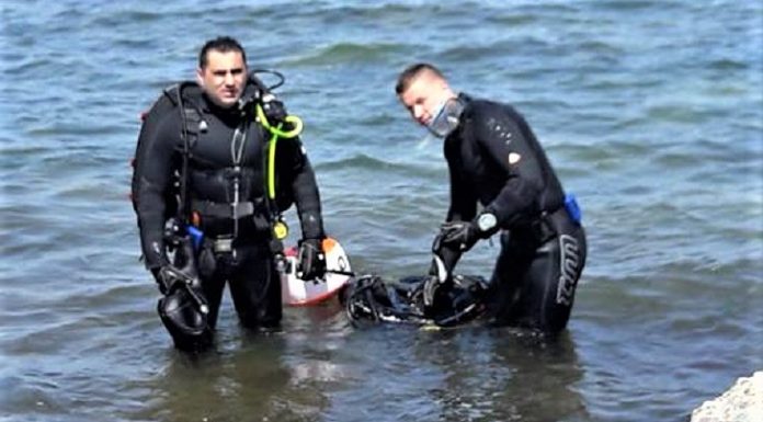 Scafandri din cadrul ISU Drobeta au salvat două persoane din apele Mării Negre