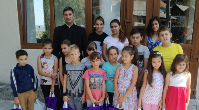 Vâlcea: Programul social DONEAZĂ UN GHIOZDAN continuă în Parohia Marcea
