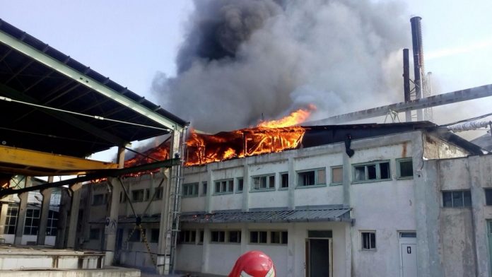 pompieri - drobeta turnu severin - incendiu - hala