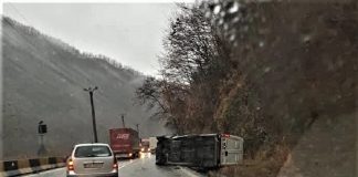 Dubiță răsturnată pe Valea Oltului, în zona Lotrișor – Călimăneşti