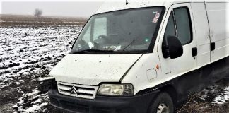 Mehedinți: O dubiță din Vâlcea a derapat și a ajuns pe câmp, între Hotărani și Jiana