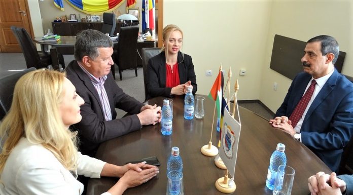 Ambasadorul Palestinei, oaspetele Primăriei Râmnicu Vâlcea