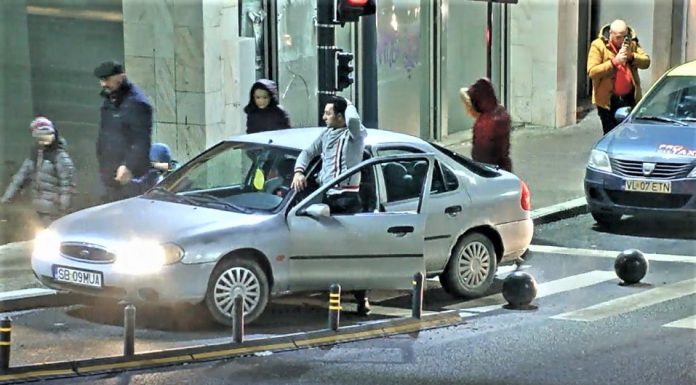 Autoturism cu numere de Sibiu rătăcit în centrul municipiului Râmnicu Vâlcea – imagini VIDEO