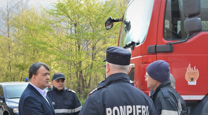 Prefectul județului Vâlcea, Florian Marin, s-a deplasat în zona incendiului de la Brezoi