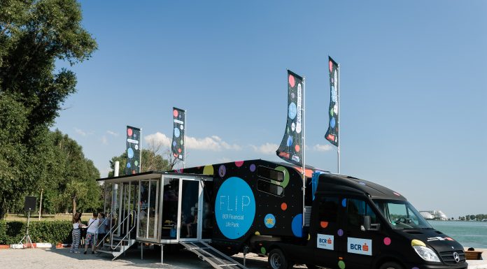 Școala de Bani pe Roți – Caravana FLIP vă așteaptă la Râmnicu Vâlcea