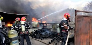 Depozit din Râmnicu Vâlcea devastat de un incendiu produs pe strada Someș – populația a fost avertizată prin RO-Alert