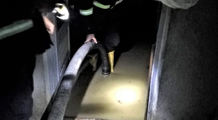 Pompierii Detașamentului Slatina au intervenit în comuna Movileni, pentru evacuarea apei dintr-o locuință