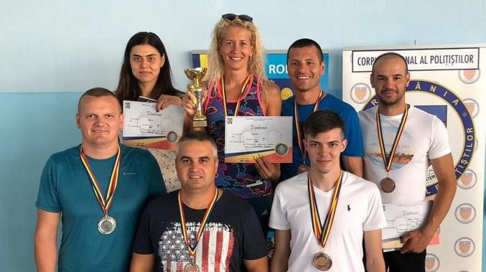 Lavinia Brebu - Adrian Bratu - pompieri - Mehedinti - inot - campionatul - premiati