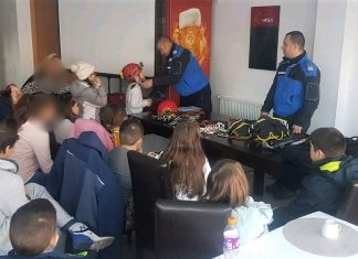 Vâlcea: Jandarmii montani alături de copii, în tabăra de iarnă din comuna Malaia