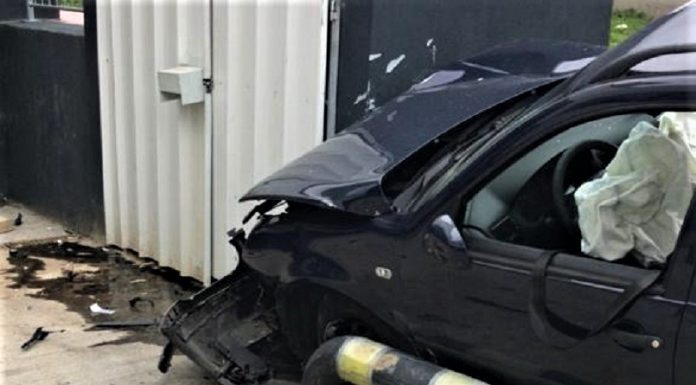 Râmnicu Vâlcea: Accident grav pe bulevardul Tineretului – un autoturism a lovit magazinul Penny