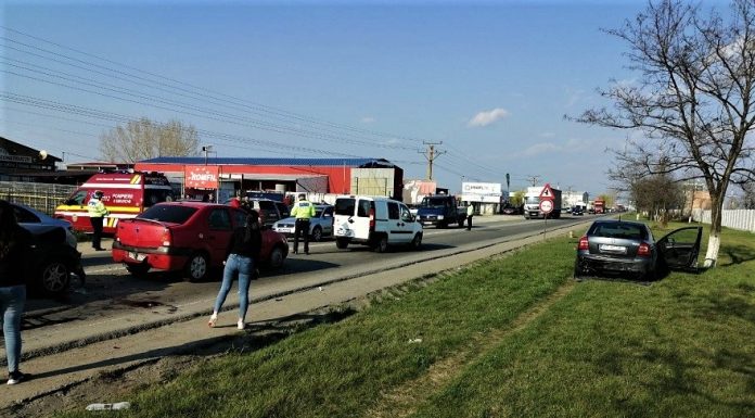 Slatina: Patru mașini implicate într-un accident produs pe strada Pitești