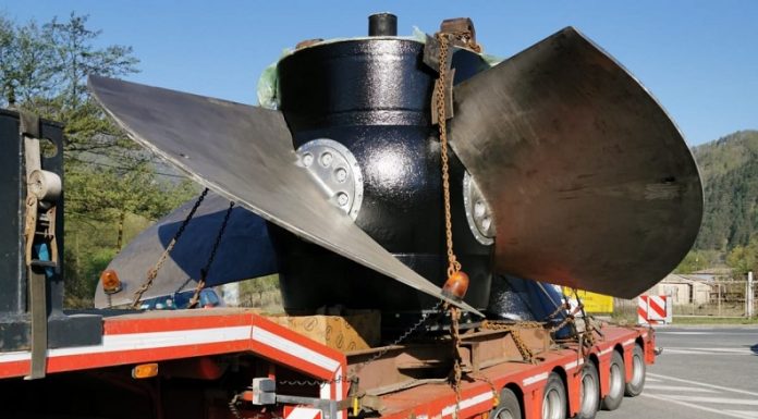 Transport agabaritic plecat din Reșița cu destinația în Răcăciuni, traversează județul Vâlcea către Pitești