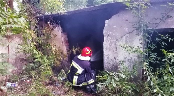 Drobeta Turnu Severin: incendiu la o clădire dezafectată, pe Bulevardul Carol I
