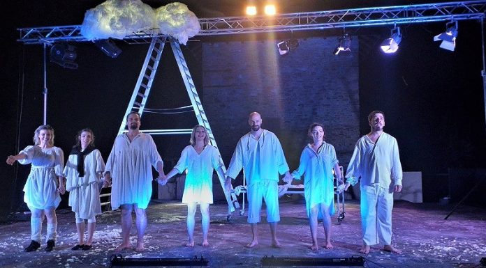 Teatrul “Anton Pann” din Râmnicu Vâlcea vă propune la sfârșit de săptămână două spectacole: ”O gură de aer” și ”Ursul păcălit de vulpe”