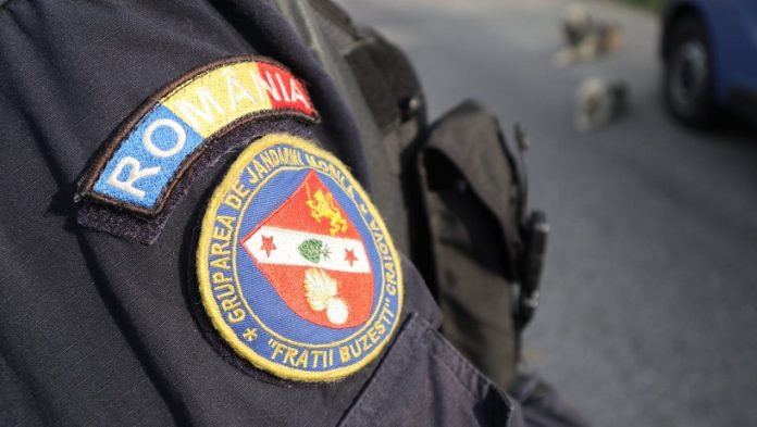 Craiova: Hoți de umbrele și scaune, prinși de jandarmi
