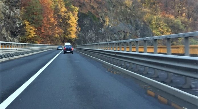 Valea Oltului: Duminică, în zona Câineni – circulația rutieră va fi reluată pe ambele sensuri