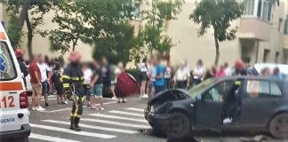 Două autoturisme implicate într-un accident rutier produs în Râmnicu Vâlcea