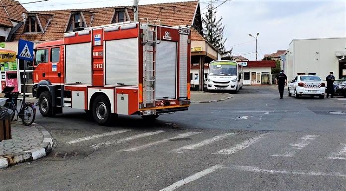 Râmnicu Vâlcea: O geantă diplomat abandonată în parcarea unui magazin a declanșat alarma