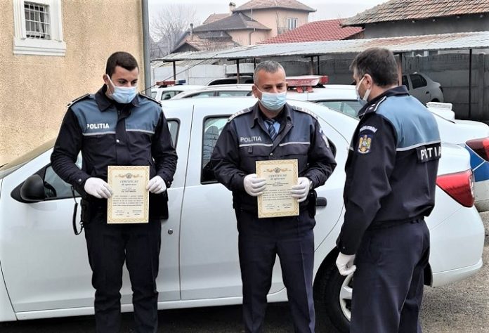 Anghel Gheorghe si Tiribentea Adrian politisti din cadrul IPJ Mehedinti felicitati de Directia de Ordine Publica