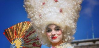 Iată 5 lucruri ciudate și periculoase pe care femeile le făceau în trecut pentru a fi frumoase!