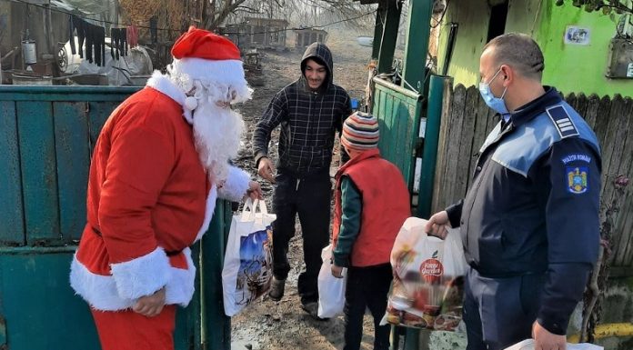 Gorj: Polițiştii din Bumbești Jiu și Turceni, ajutoarele lui Moş Crăciun Polițiştii din Bumbești Jiu și Turceni, ajutoarele lui Moş Crăciun