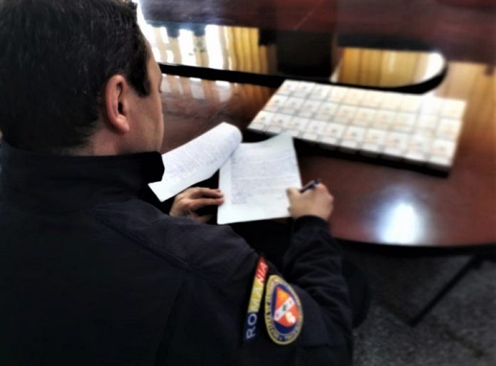 Țigări de contrabandă confiscate de un echipaj din cadrul Grupării de Jandarmi Mobile Craiova