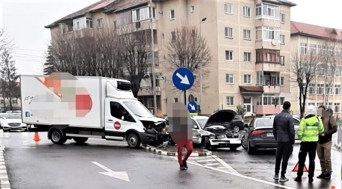 Râmnicu Vâlcea Accident rutier la intersecția străzilor Republicii și Decebal