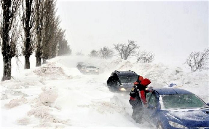 Recomandările IPJ Gorj pentru conducătorii auto: să plece la drum cu haine groase, pături, alimente şi apă