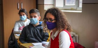 8 Martie – Ziua fetelor care nu se lasă! 8 Martie Ziua fetelor care nu se lasa Teach for Romania