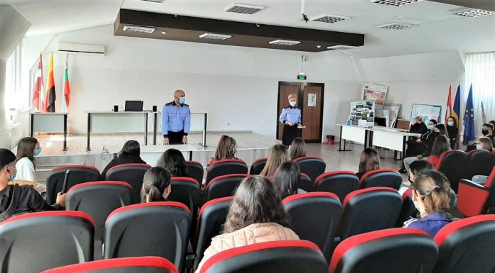 Acțiuni preventive organizate de polițiști în unități de învățământ din Râmnicu Vâlcea
