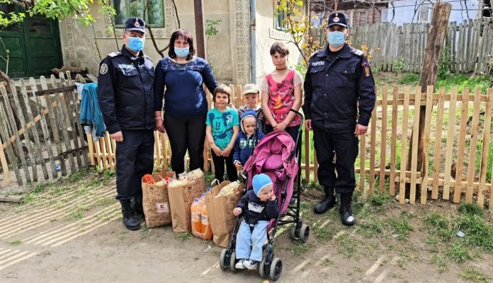 Pompierii mehedinteni au readus zambetul pe chipurile a sase frati din Balvanesti