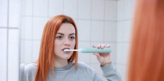 Cum ai grijă de dinții tăi după un detartraj