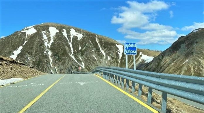 Centru de vaccinare de tip drive – through pe Transalpina