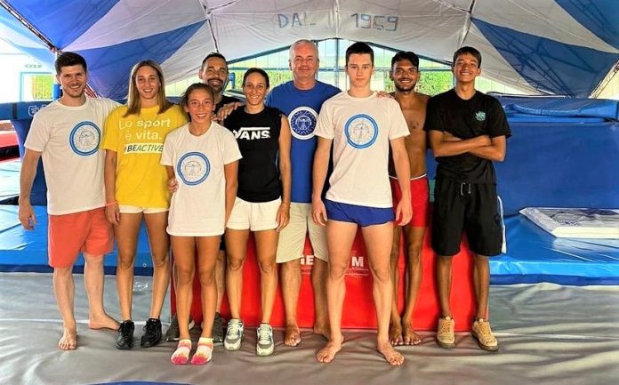 Alex Avasiloae este primul gimnast roman care va participa in premiera la Campionatul Mondial de Trampoline