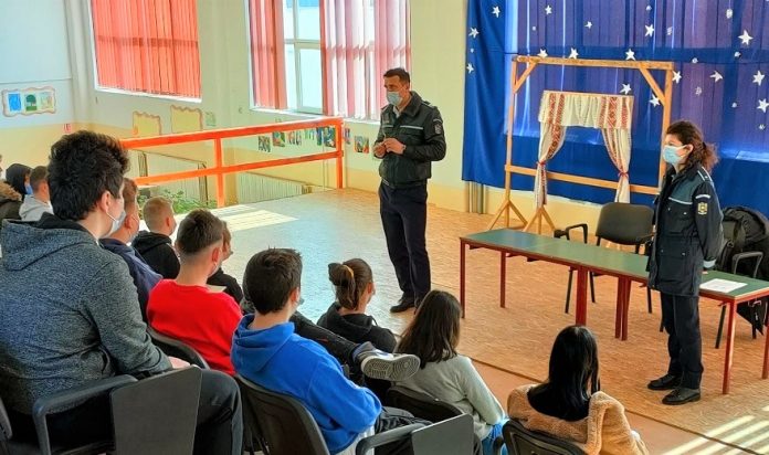 Activități informativ-preventive în două unități de învățământ din Orşova