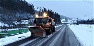 Iarna nu-i ca vara! Drumarii, nevoiți de multe ori să acționeze sub presiunea autorităților!