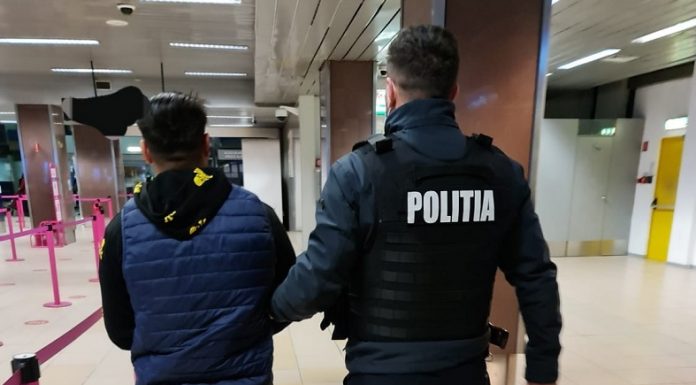 Craiova: Tâlhari depistați după ce au vrut să fugă de mâna legii – VIDEO