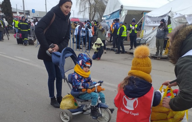 Sute de mii de copii refugiați din Ucraina bombardată au nevoie de ajutor